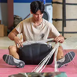 RAF Aircraft Technician - Survival Equipment folding bunched parachute cord